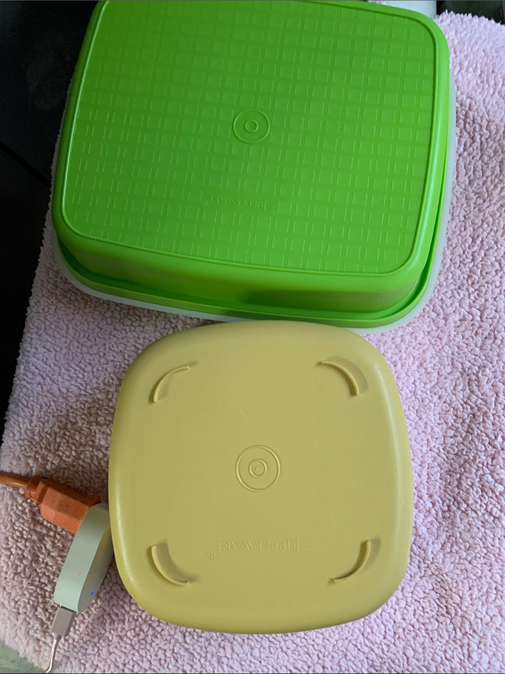 Tupperware Cream/White Stackable Food Storage Containers - Picture 5 of 5